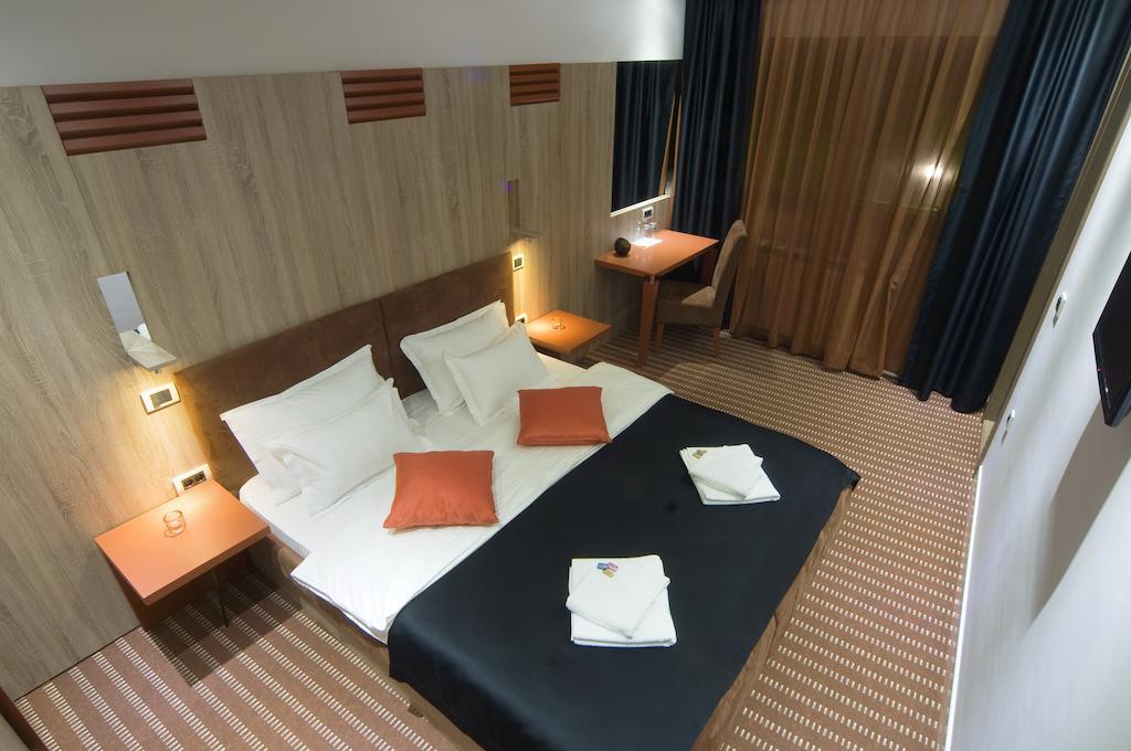 Hotel Viva Kragujevac Zimmer foto